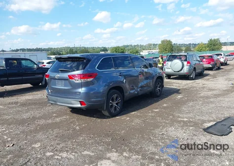 2019 Toyota Highlander Le z USA, uszkodzony, nr VIN 5TDBZRFH0KS745749